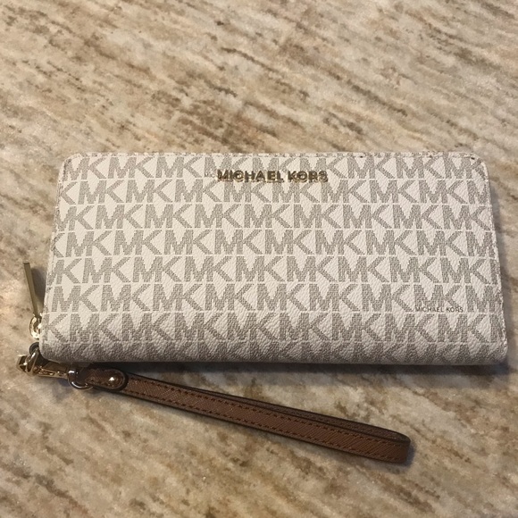 MICHAEL Michael Kors Handbags - ❌SOLD❌NWT Michael Kors Lg Travel Wallet/Wristlet